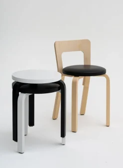 SUSAN BIJL Meubels^Chair 65, Legs Birch, Seat Black - Artek