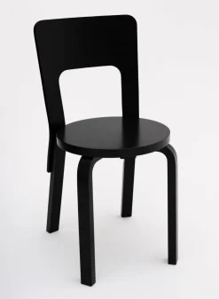 SUSAN BIJL Meubels^Chair 66, Legs Black, Seat Black - Artek