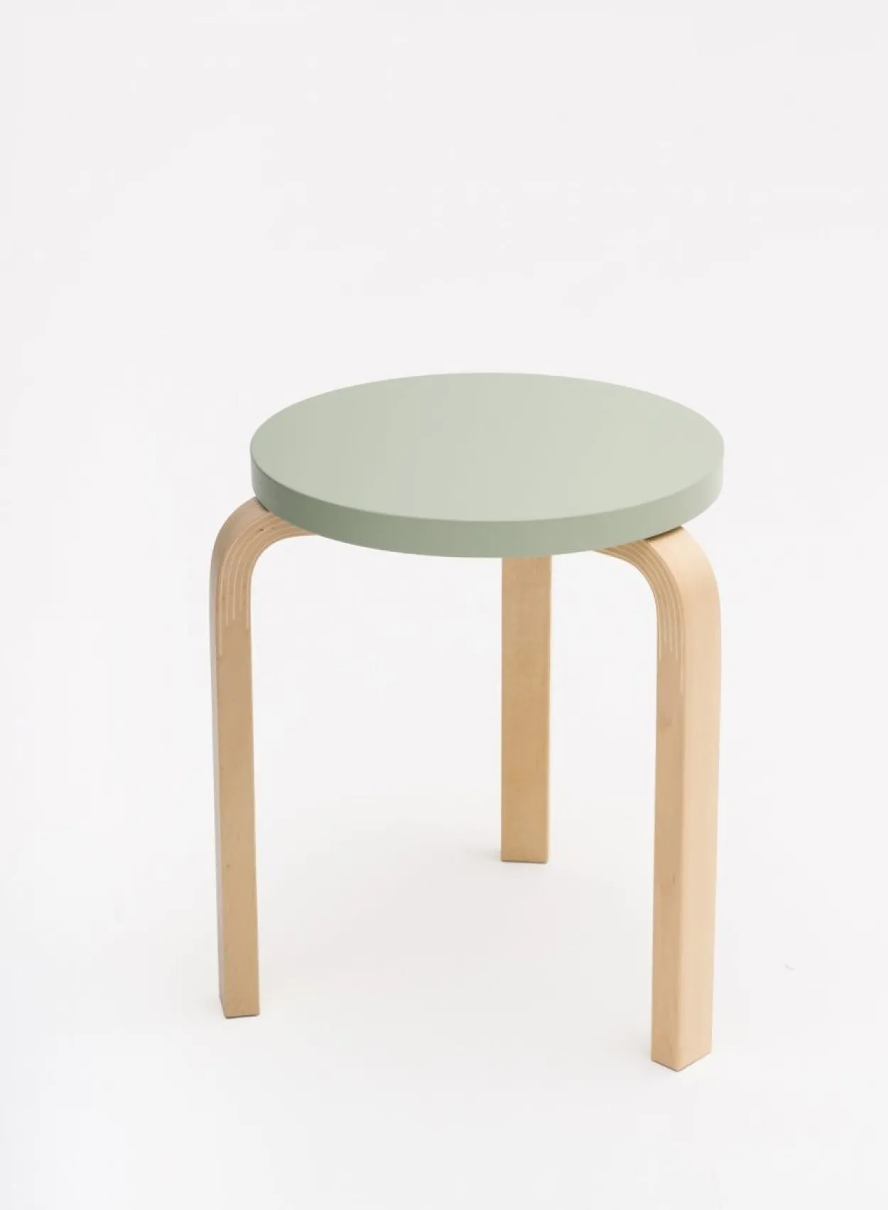 SUSAN BIJL Meubels^Stool 60, Legs Birch, Seat Green - Artek