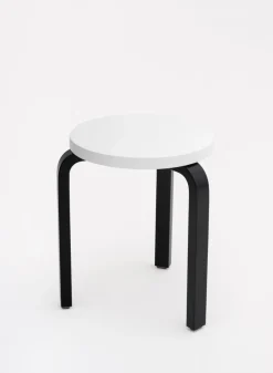 SUSAN BIJL Meubels^Stool 60, Legs Black, Seat White - Artek
