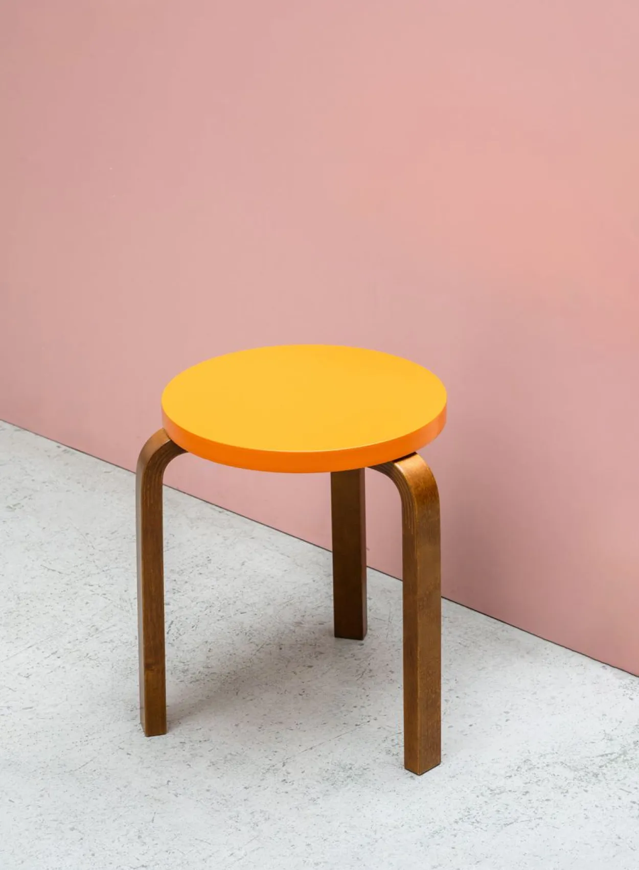 SUSAN BIJL Meubels^Stool 60, Legs Walnut, Seat Orange - Artek