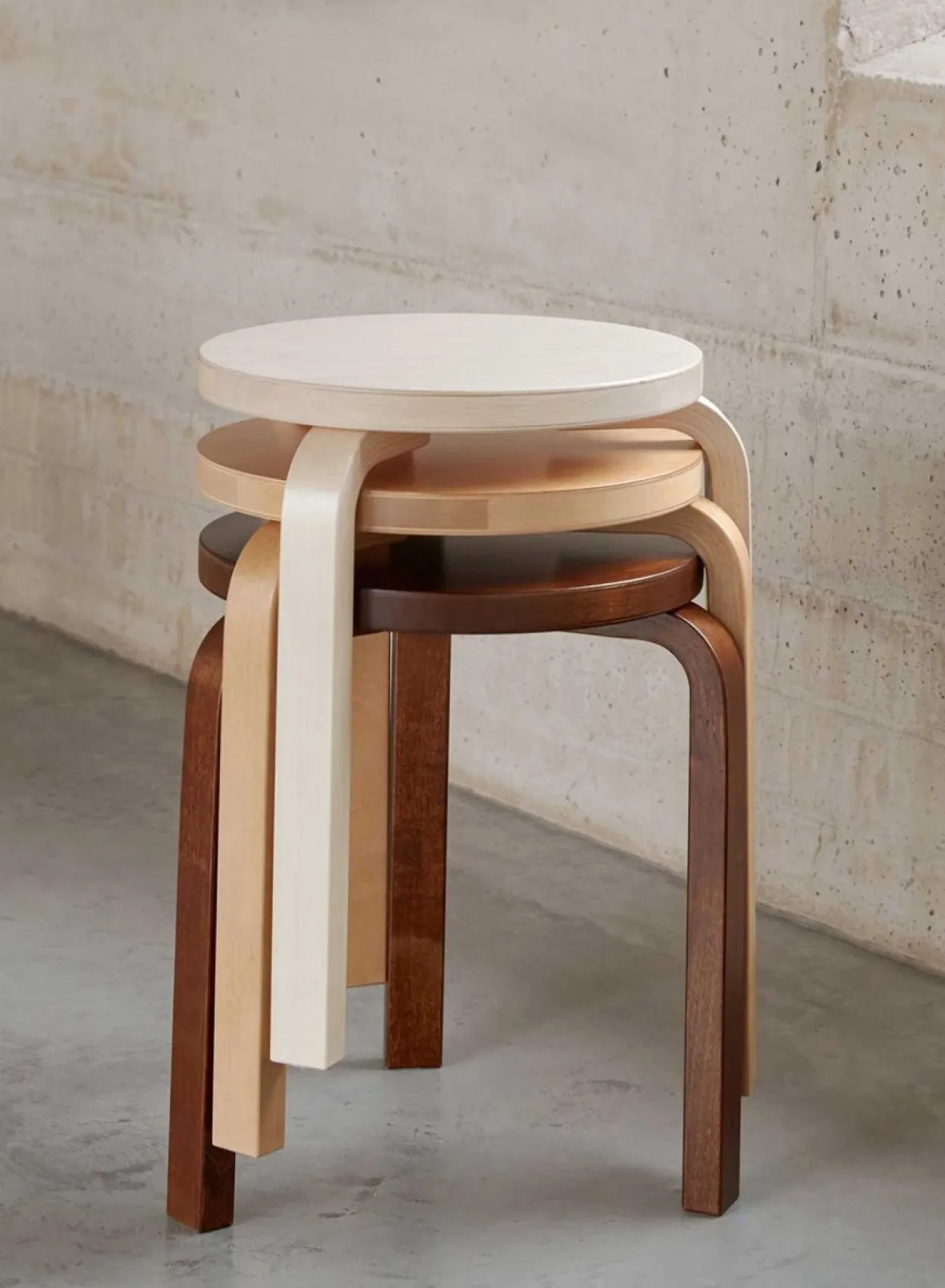 SUSAN BIJL Meubels^Stool 60, Legs Walnut, Seat Walnut