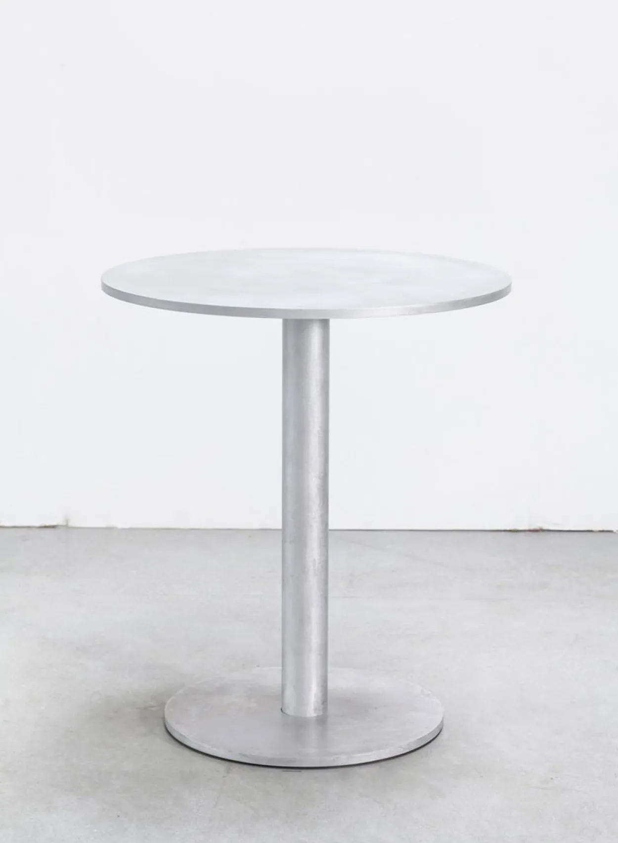 SUSAN BIJL Meubels^Table Round, Aluminium, S - Muller En Van Severen