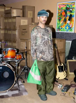 SUSAN BIJL The New Shopping Bag^The New Shopping Bag Greenscreen & Tone Medium