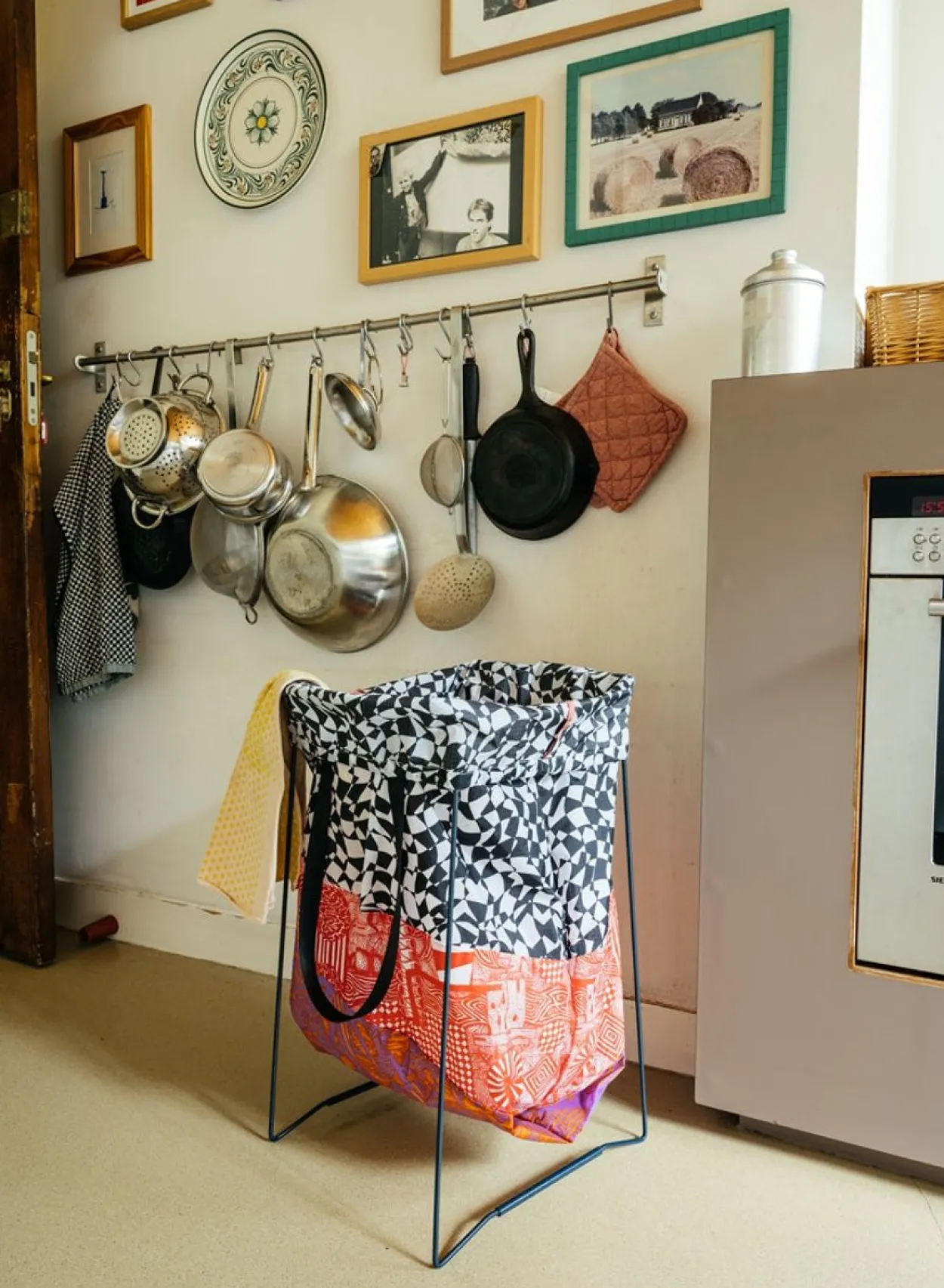 SUSAN BIJL The New Trash Bag^The New Trash Bag Terrazzo Taselaar Red